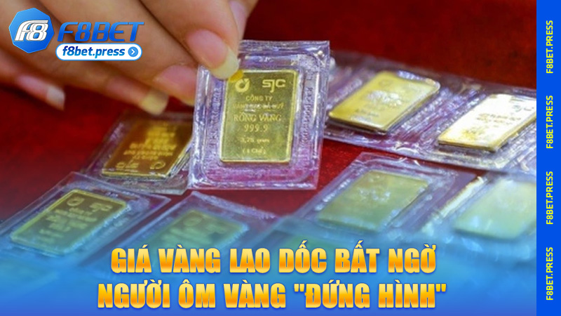 Giá vàng lao dốc bất ngờ, người ôm vàng "đứng hình"
